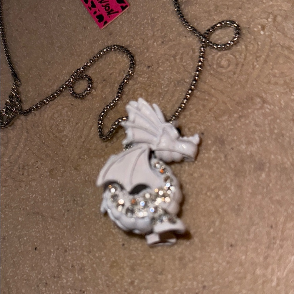 NWT Betsy Johnson retiredWhite Dragon Necklace glitz retired 15” long - Picture 3 of 3